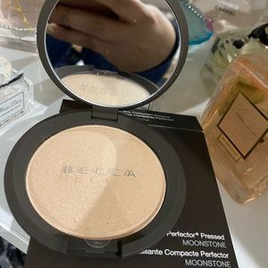 Becca Cosmetics Highlighter